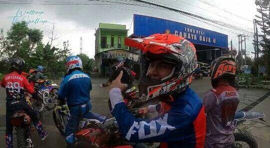 potret Dimas Ahmad jajal olahraga motor trail (youtube.com/The Sinathrya)