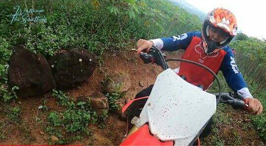 potret Dimas Ahmad jajal olahraga motor trail (youtube.com/The Sinathrya)