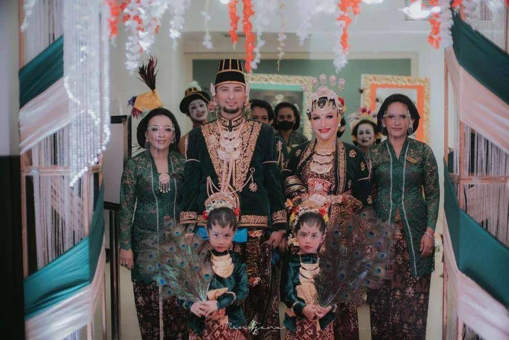 Roro Fitria dan Andre Irawan (@rendjana.photo via instagram.com/roro.fitria1989)