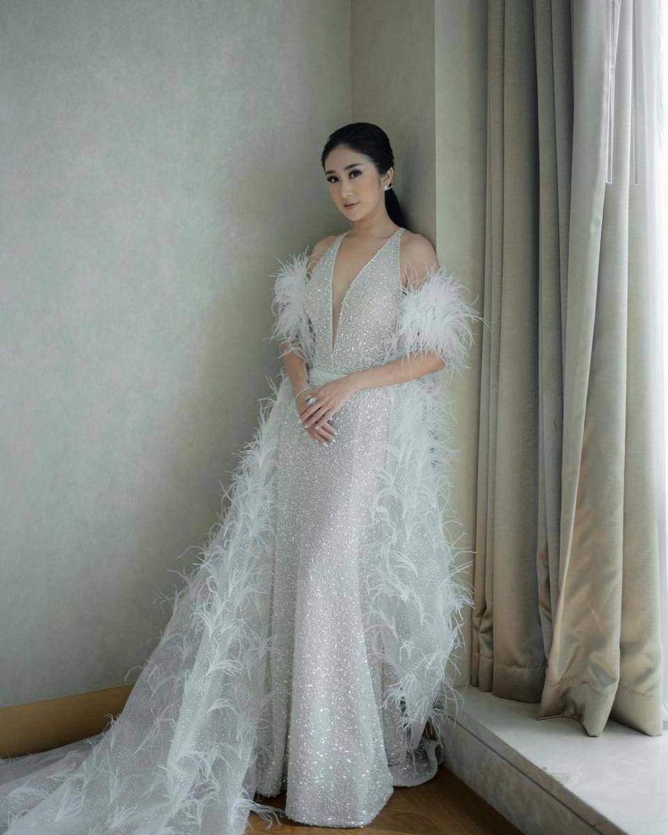 inspirasi wedding dress ala Hian Tjen (instagram.com/hiantjen)