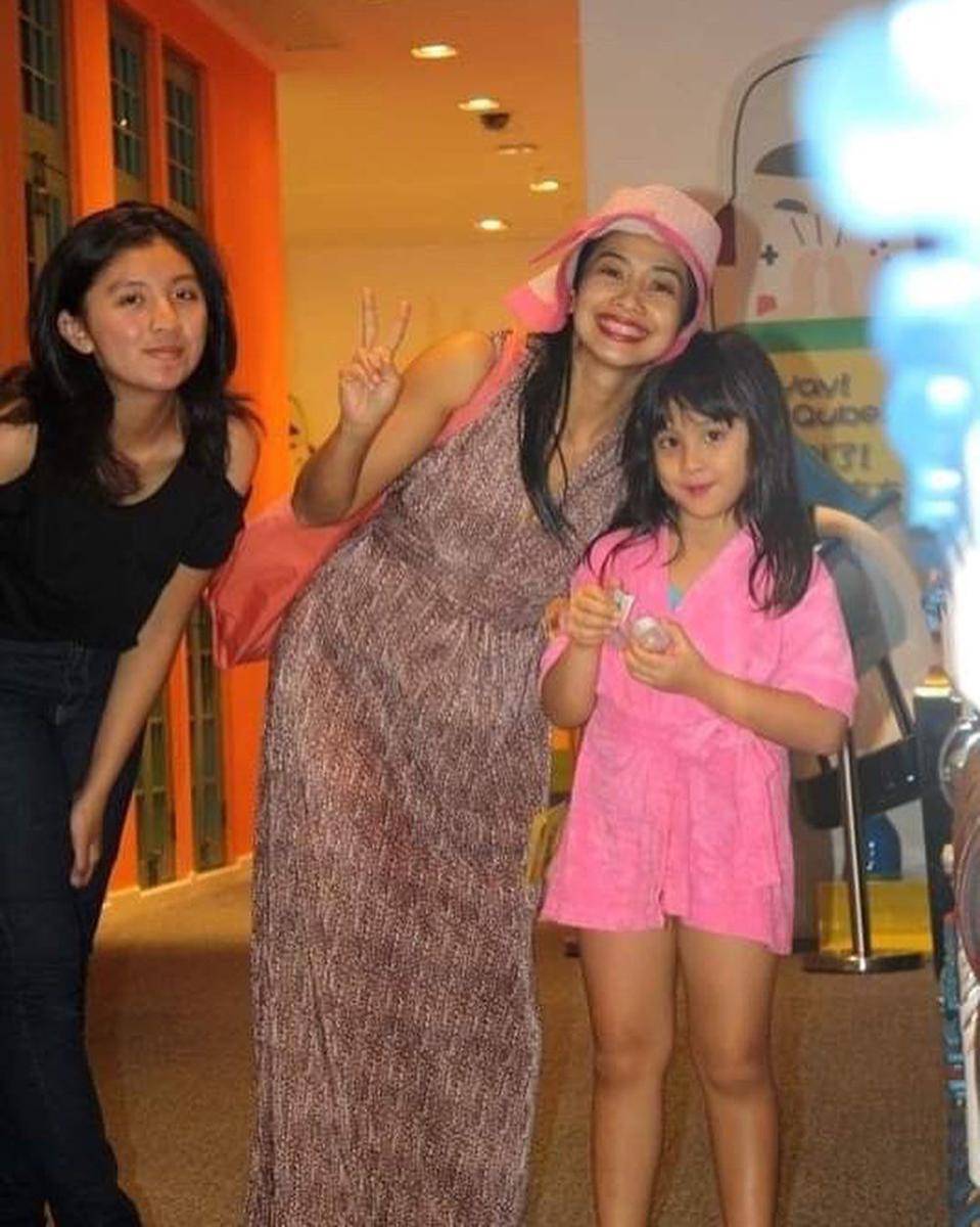 Feni Rose dan putrinya (instagram.com/fenirose)