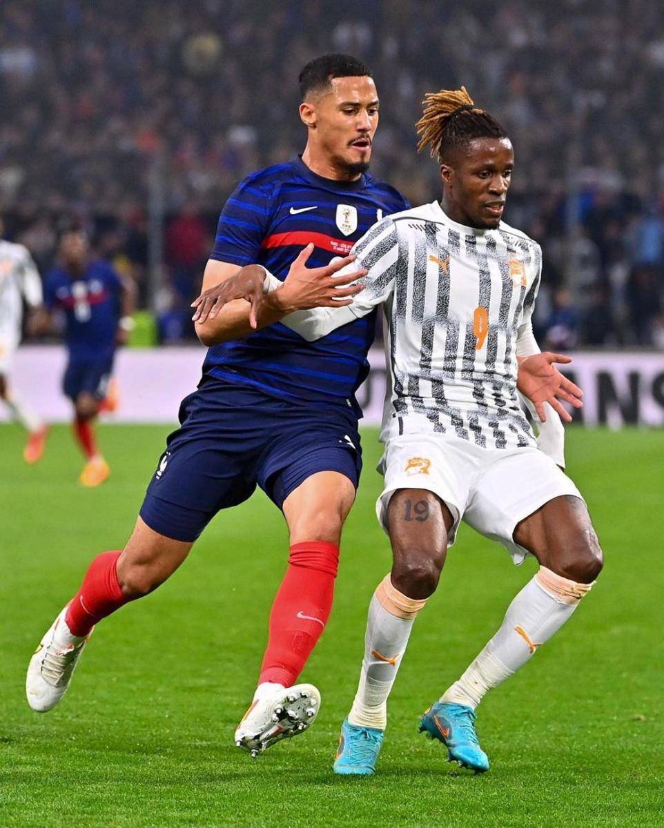 William Saliba menjaga Wilfred Zaha (instagram.com/w.saliba4)