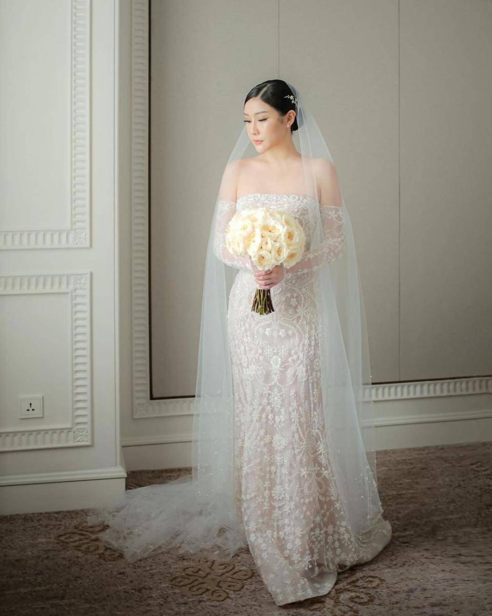 inspirasi wedding dress ala Hian Tjen (instagram.com/hiantjen)
