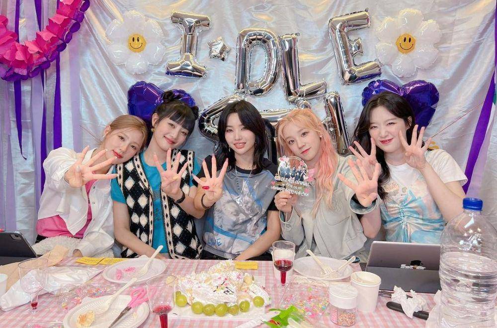 (G)I-dle (instagram.com/official_g_i_dle)