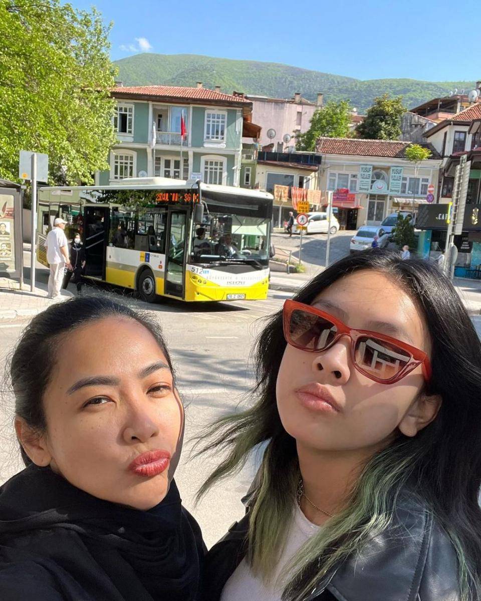 Feni Rose dan putrinya (instagram.com/fenirose)