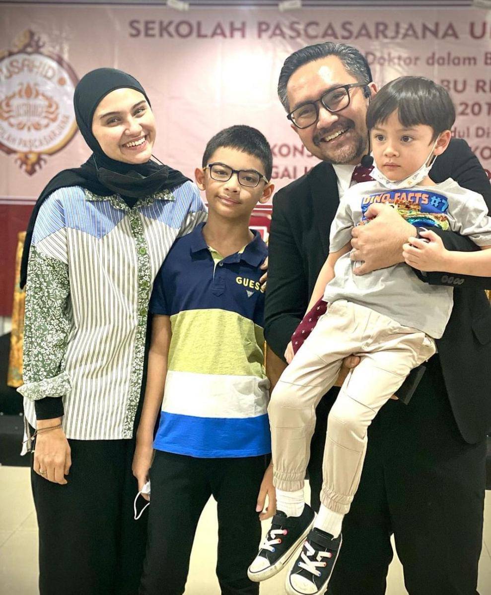 keluarga Zee Zee Shahab (instagram.com/zeezeeshahab)