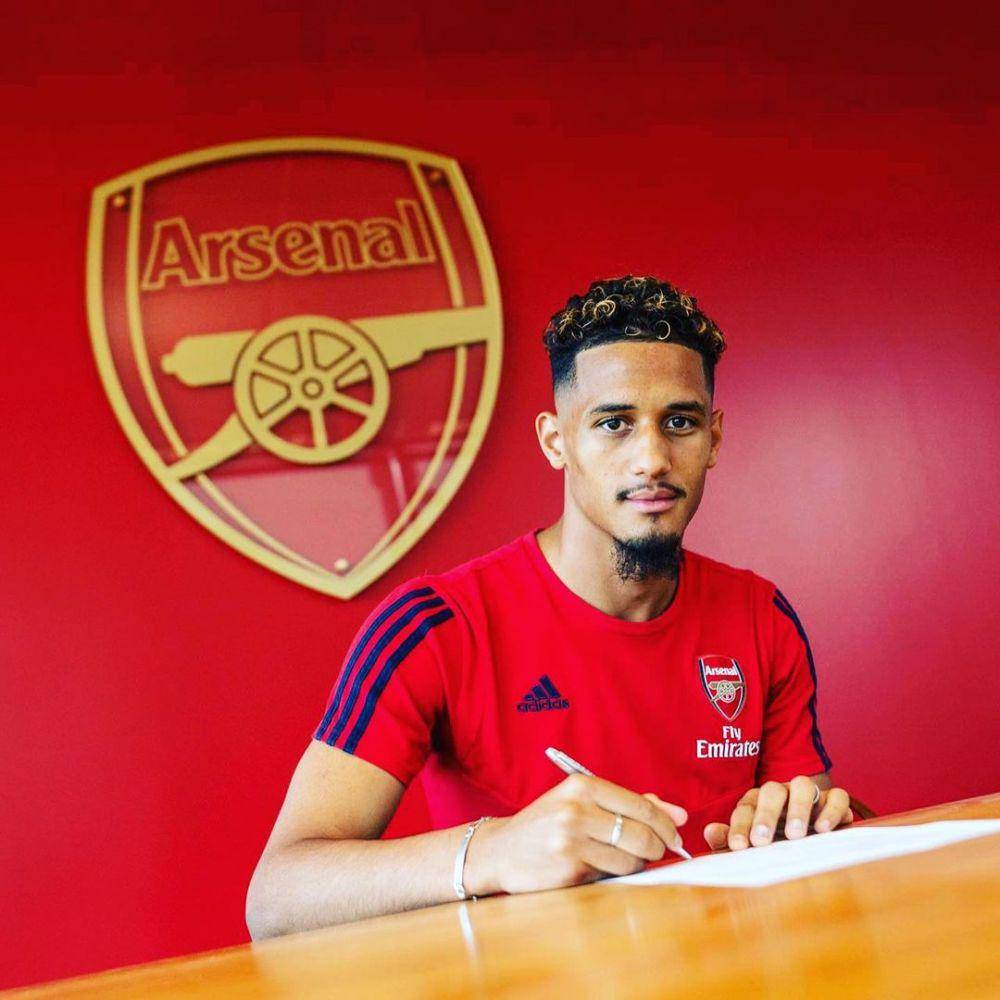 William Saliba saat meneken kontrak dengan Arsenal (instagram.com/w.saliba4)
