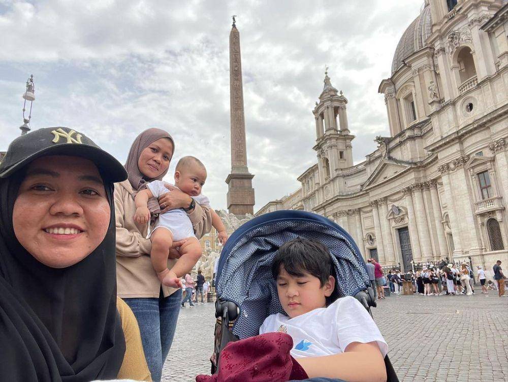 Rini pengasuh Rayyanza (instagram.com/raffinagita1717)