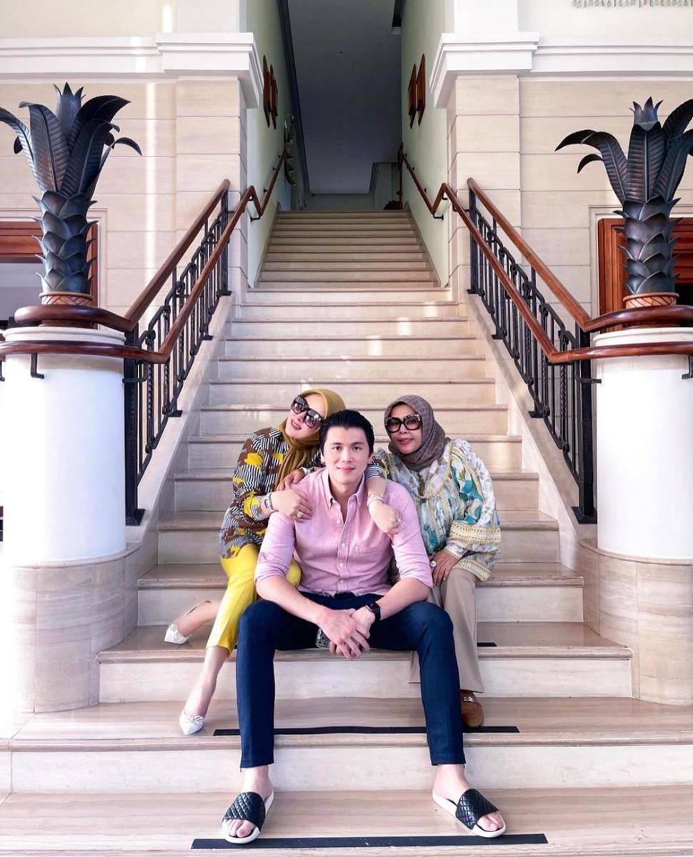 momen penyambutan Syahrini (instagram.com/princessyahrini)