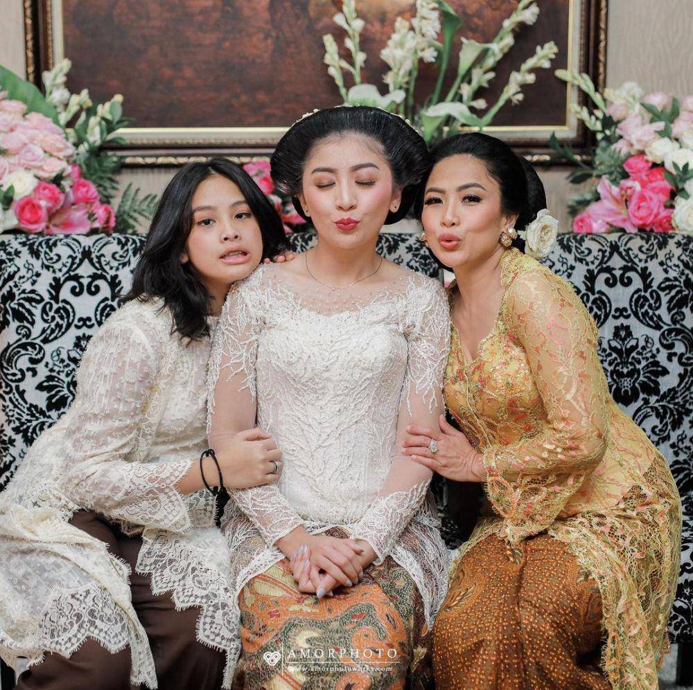 Feni Rose dan putrinya (instagram.com/fenirose)
