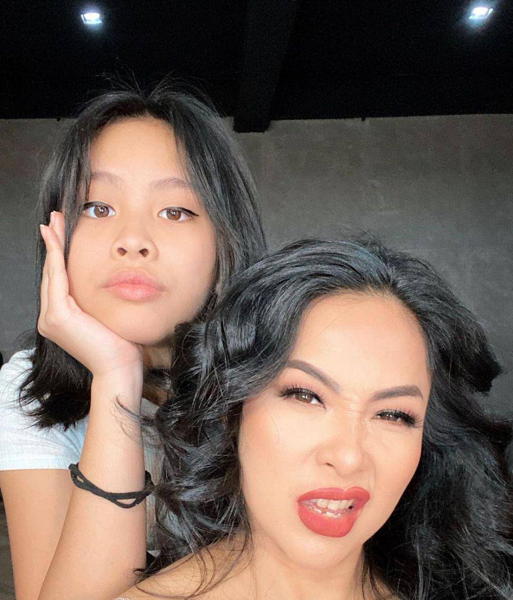 Feni Rose dan putrinya (instagram.com/fenirose)