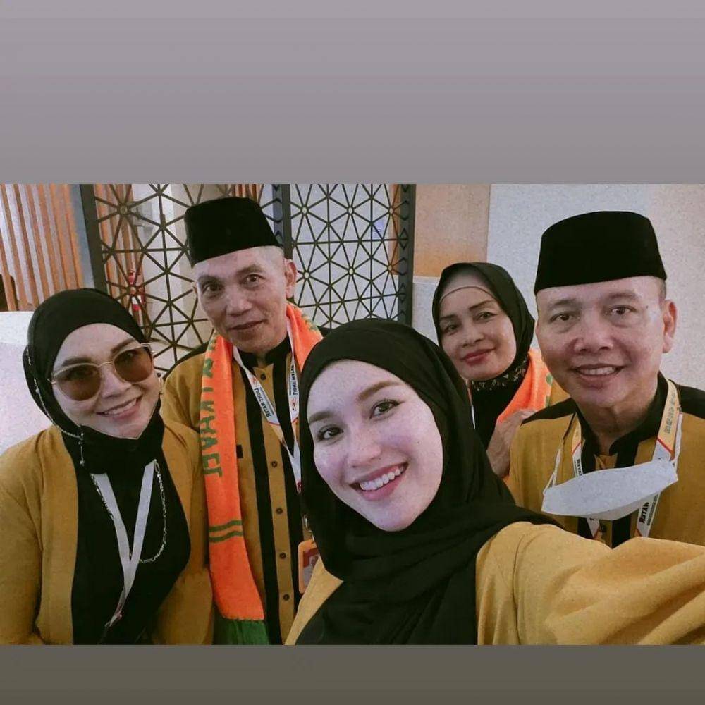 Ayu Ting Ting berangkat umrah. (instagram.com/ayutingting92)