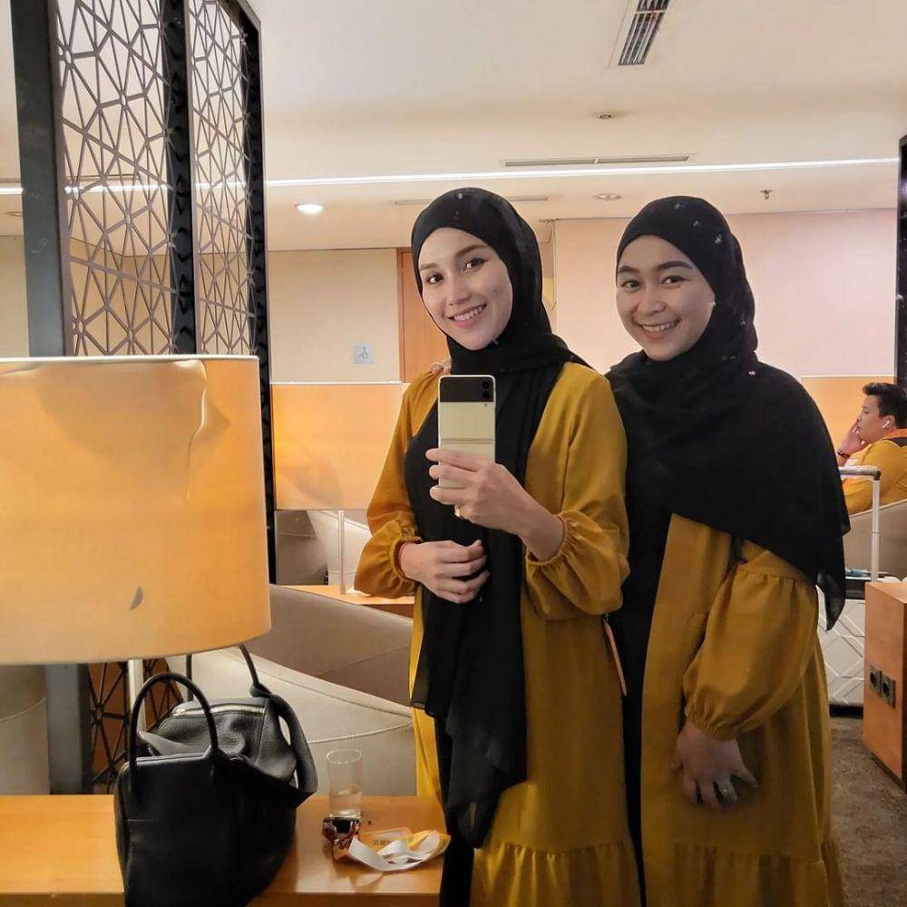 Ayu Ting Ting berangkat umrah. (instagram.com/ayutingting92)