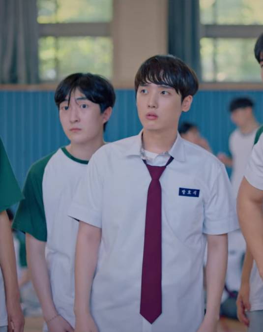 Kang Yi Suk di drama Our Blues (Dok. Netflix/Our Blues)