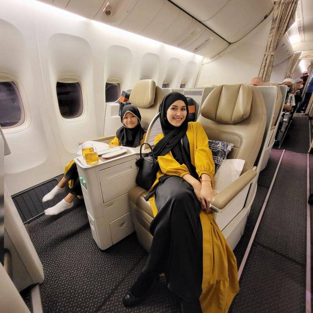 Ayu Ting Ting berangkat umrah. (instagram.com/ayutingting92)