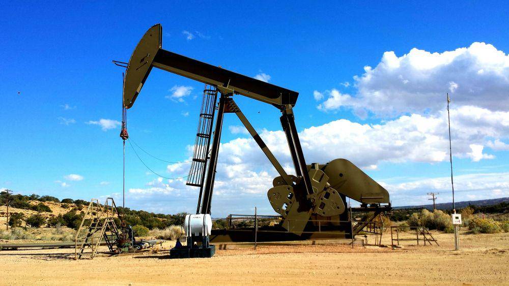 ilustrasi rig pengeboran minyak (pixabay.com/jp26jp)