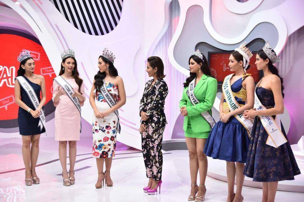 Potret Pemenang Puteri Indonesia 2022 bersama Ratu Dunia Melakukan Media Tour (Instagram.com/officialputeriindonesia)