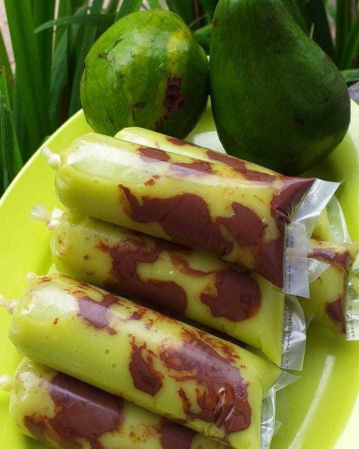 es lilin alpukat cokelat (instagram.com/astri.sari.7)