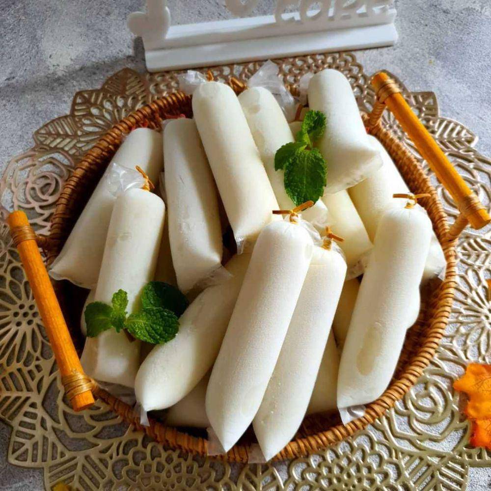 es lilin durian (instagram.com/plasa.cake)