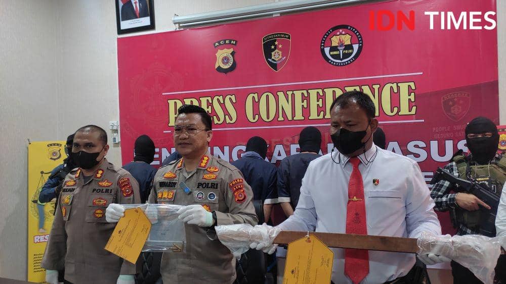 Polda Aceh gelar konferensi pers penangkapan lima tersangka penembak dua warga di Aceh Besar. (IDN Times/Muhammad Saifullah)
