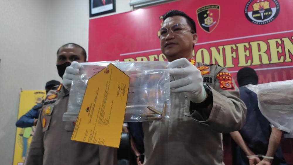 Polda Aceh gelar konferensi pers penangkapan lima tersangka penembak dua warga di Aceh Besar. (IDN Times/Muhammad Saifullah)