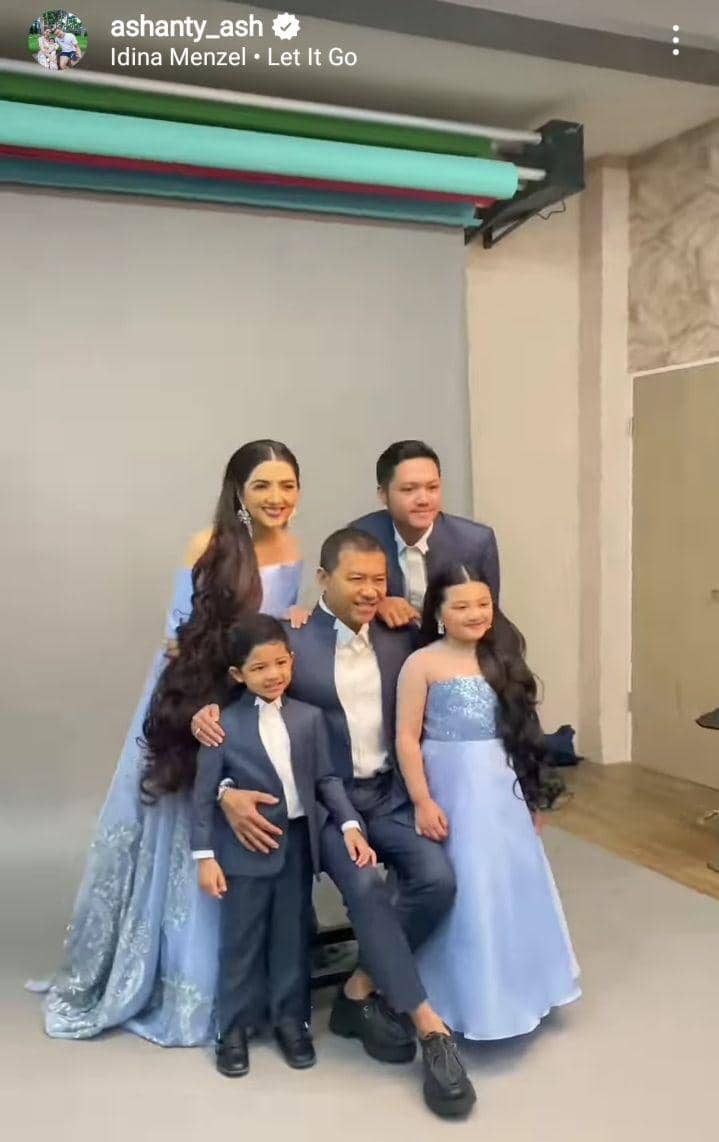 sesi pemotretan keluarga Asix (dok. instagram.com/ashanty_ash)