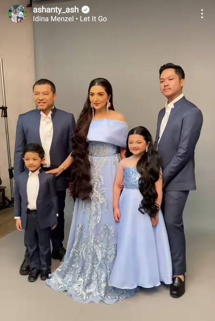 sesi pemotretan keluarga Asix (dok. instagram.com/ashanty_ash)