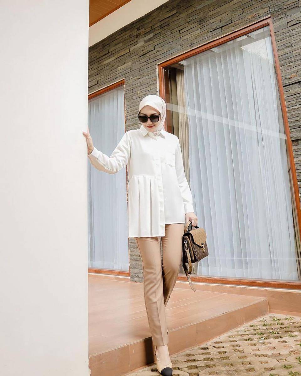 inspirasi padu padan ala Melody Prima yang cocok jadi OOTD kerja (instagram.com/melodyprima)