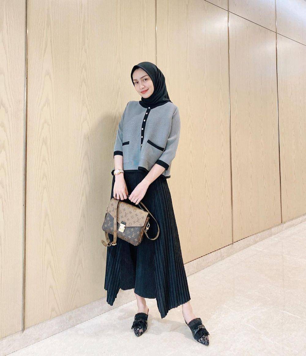 inspirasi padu padan ala Melody Prima yang cocok jadi OOTD kerja (instagram.com/melodyprima)