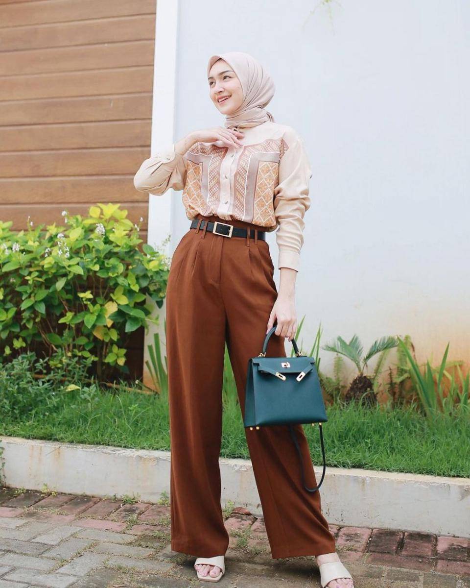 inspirasi padu padan ala Melody Prima yang cocok jadi OOTD kerja (instagram.com/melodyprima)