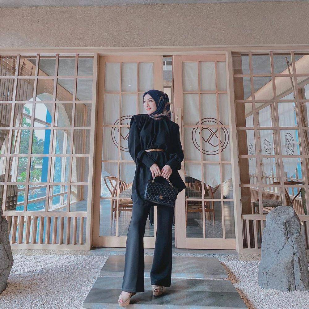 inspirasi padu padan ala Melody Prima yang cocok jadi OOTD kerja (instagram.com/melodyprima)