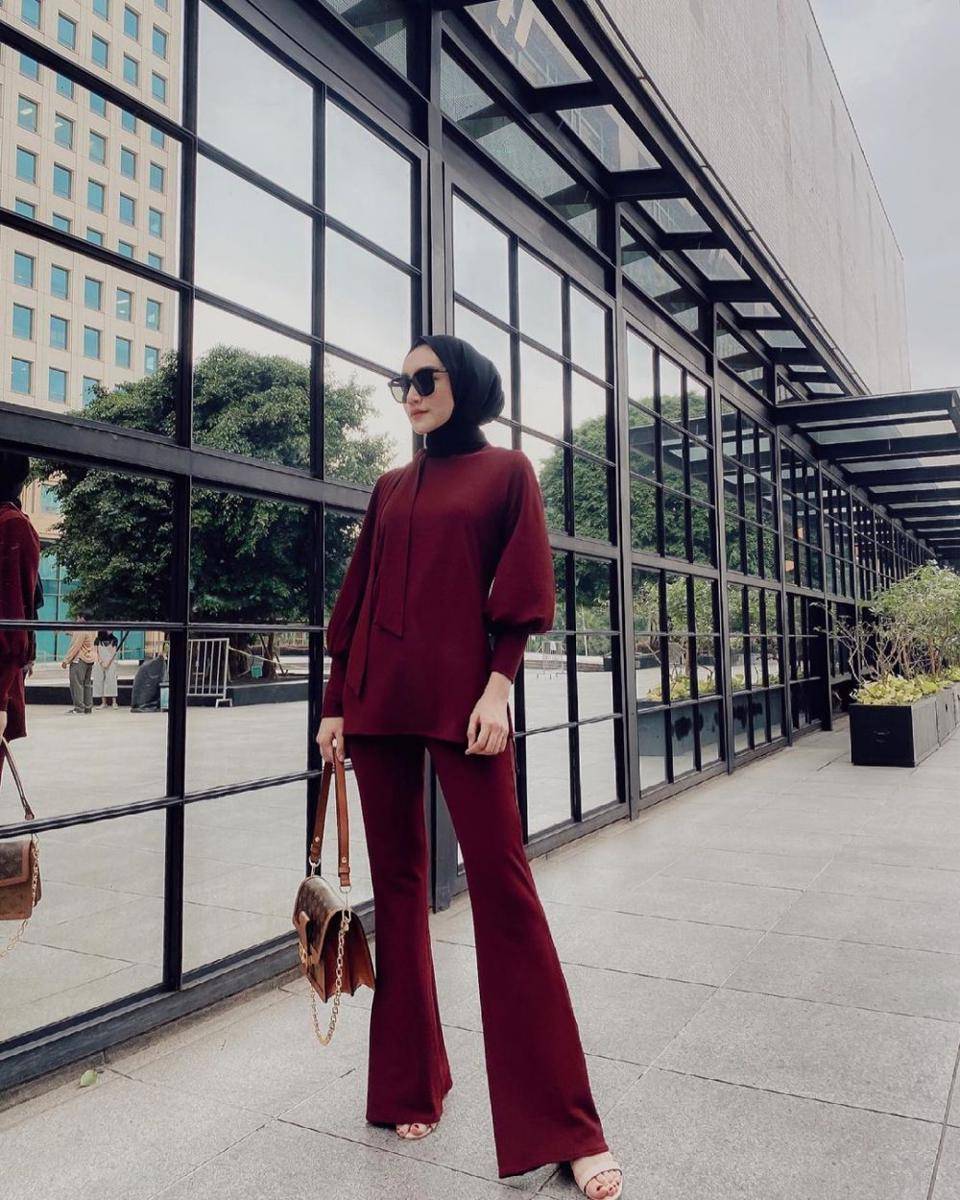 inspirasi padu padan ala Melody Prima yang cocok jadi OOTD kerja (instagram.com/melodyprima)