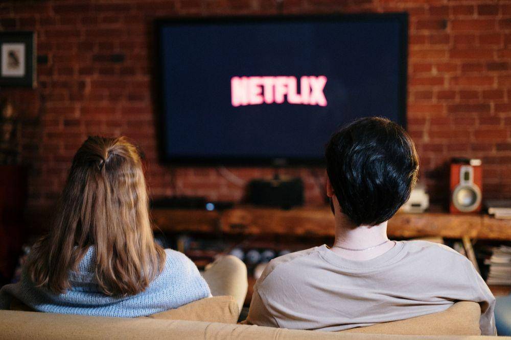 ilustrasi iklan di televisi (pexels.com/cottonbro)