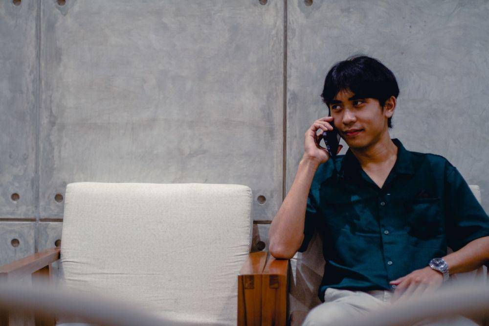 ilustrasi menelepon (pexels.com/Nasik Lababan)