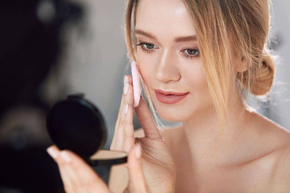 ilsutrasi touch up makeup (beautyinsider.sg)