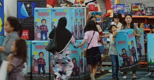 Larisnya boneka Bobby ( Dok. Hitmaker Studio / The Doll 3 )