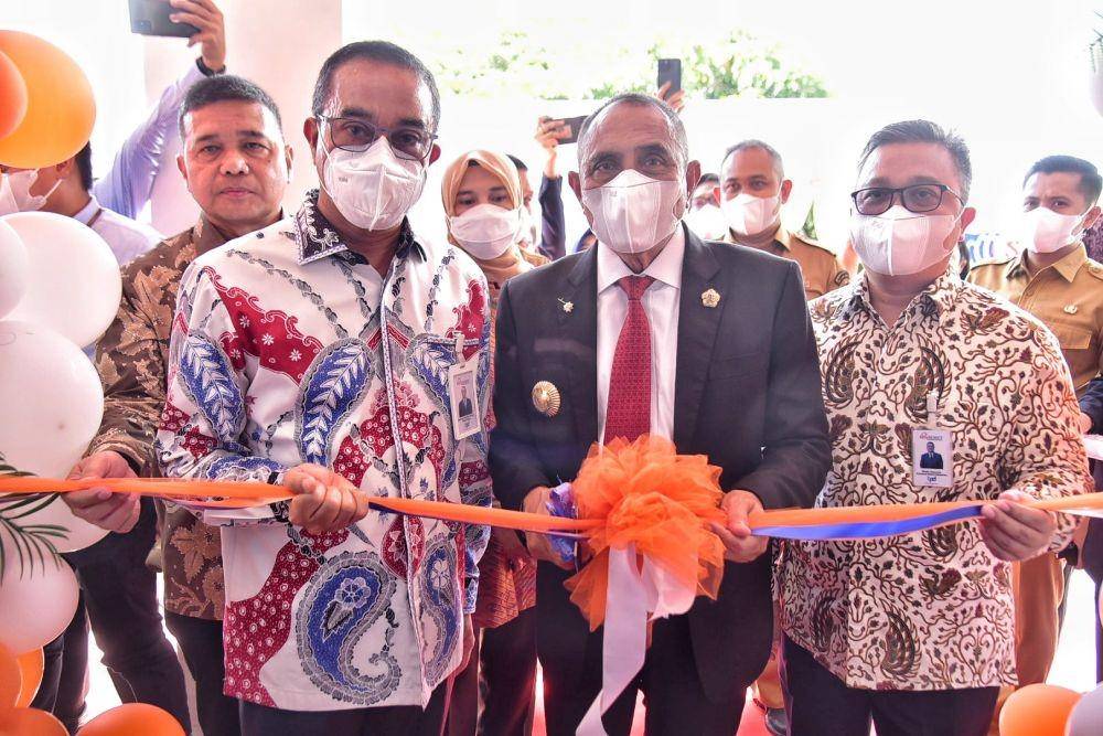 Gubernur Sumatera Utara (Sumut) Edy Rahmayadi menghadiri sekaligus meresmikan Pembukaan Operasional Kantor Cabang Pembantu Bank Sumut di Komplek Citra Wisata, Jalan Karya Wisata Medan Johor, Senin (30/5/2022).