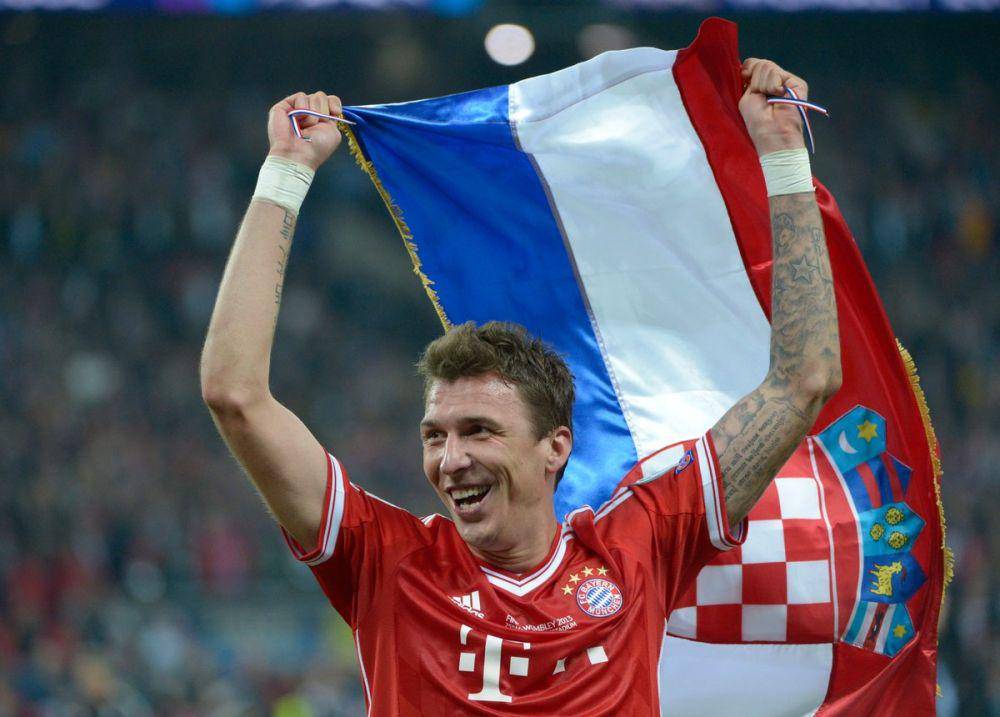 Mario Mandzukic merayakan gelar juara Liga Champions 2012/2013 bersama Bayern Munich. (twitter.com/championsleague)