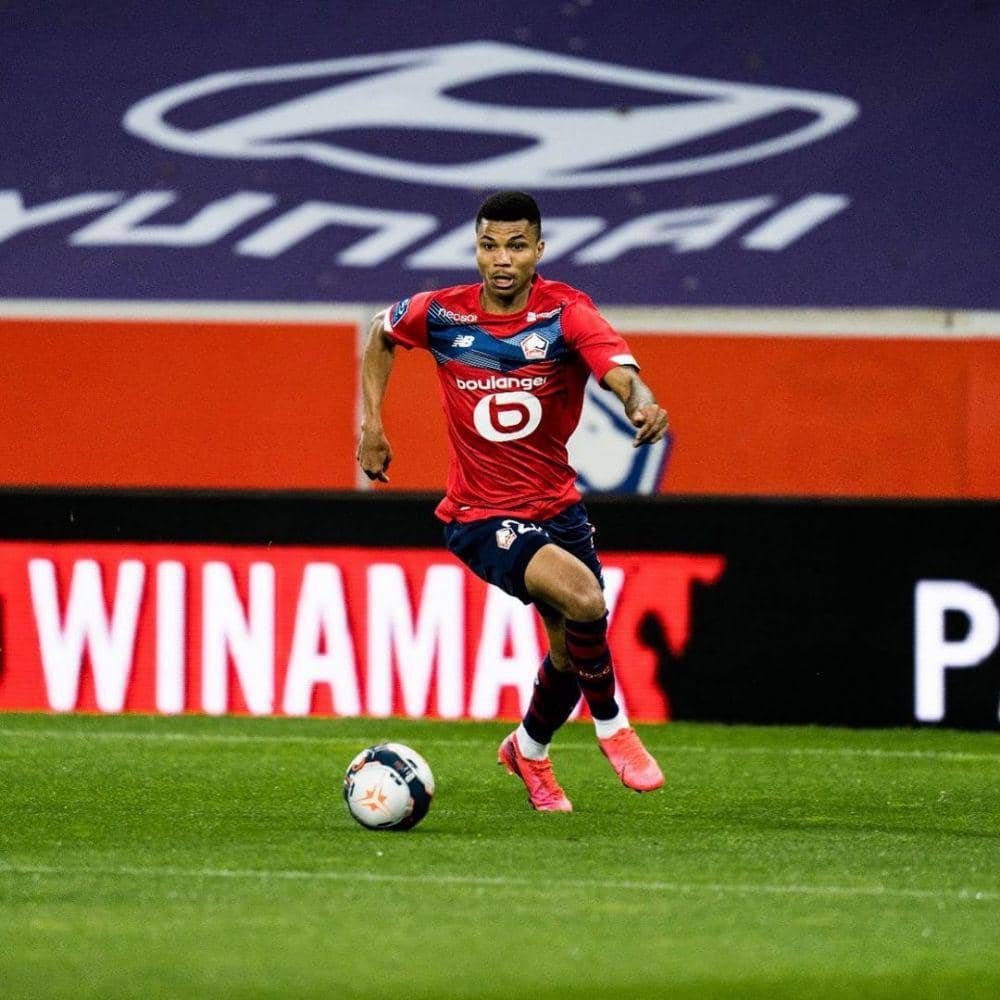 Reinildo saat masih membela Lille di Ligue 1. (instagram.com/reinildoo17official)