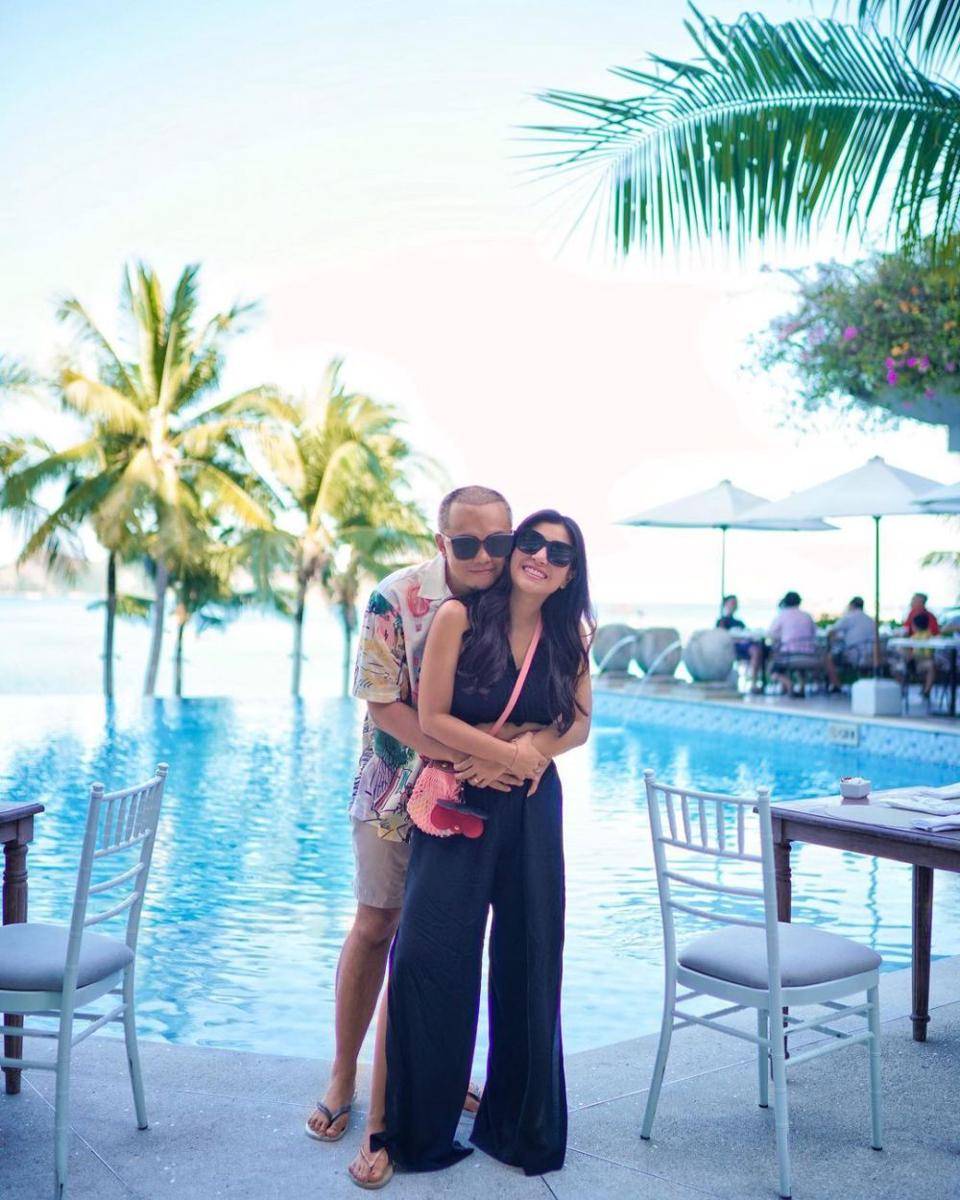 Nisya Ahmad dan suami (instagram.com/arosadi)
