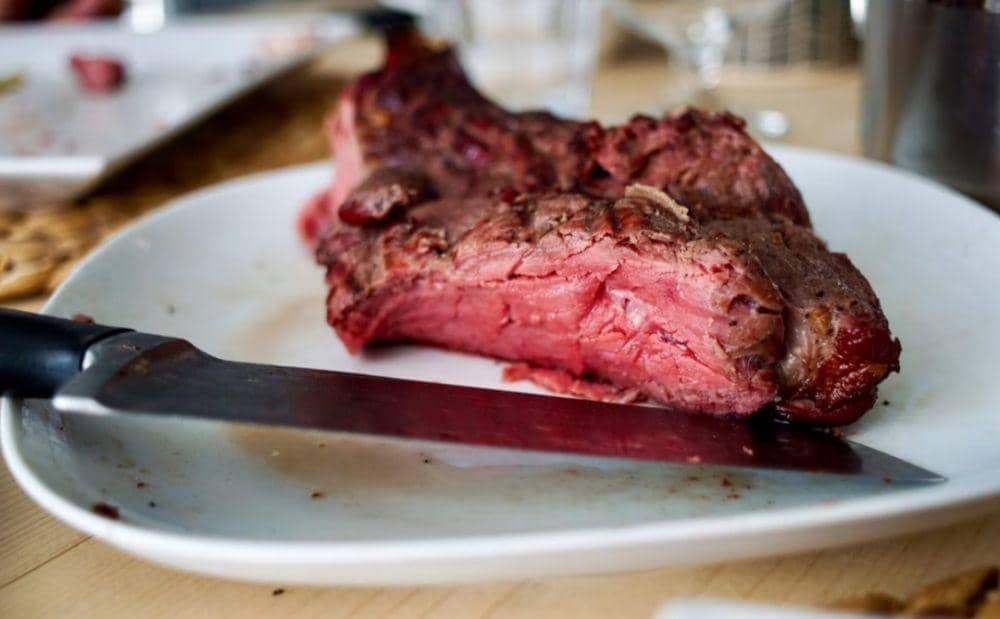 ilustrasi daging merah (unsplash.com/Sven Brandsma)