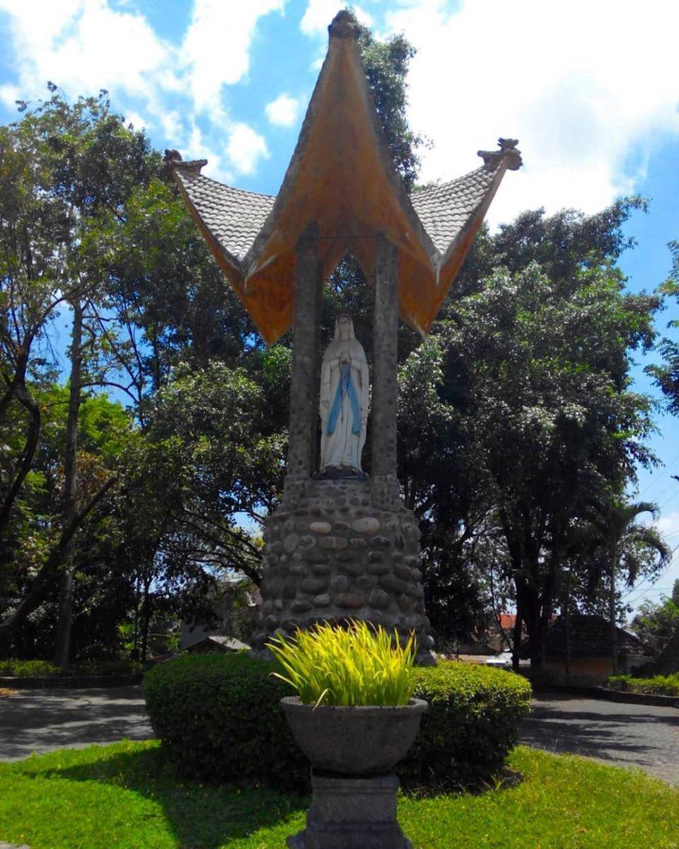 Gua Maria Pohsarang (pexels.com/edy.s.wignyo)
