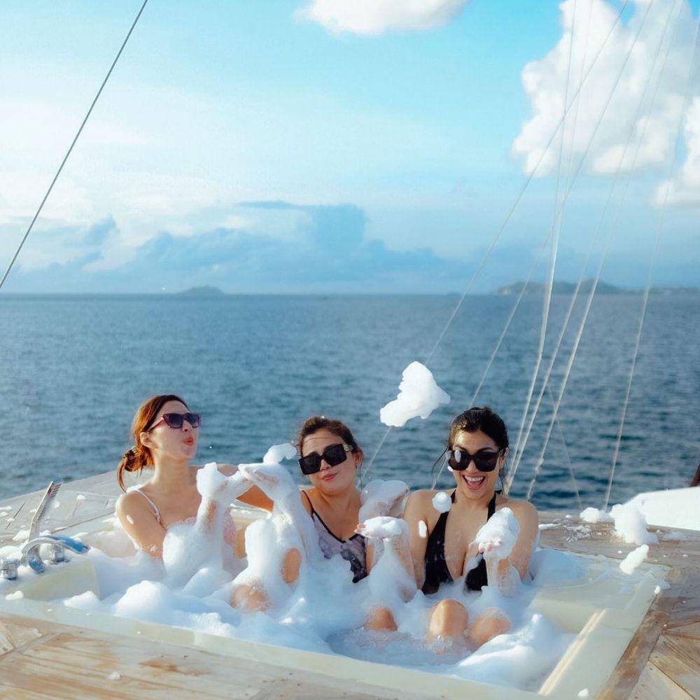 momen liburan Nisya dan Syahnaz di Labuan Bajo (instagram.com/ernicitrasari)