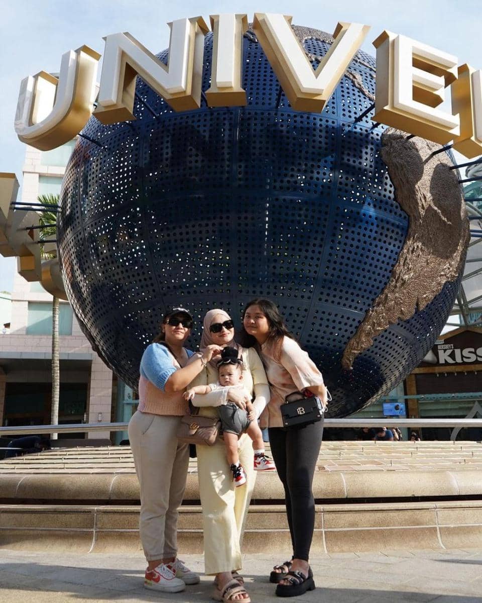 Nathalie Holscher liburan di Singapura. (instagram.com/nathalieholscher)