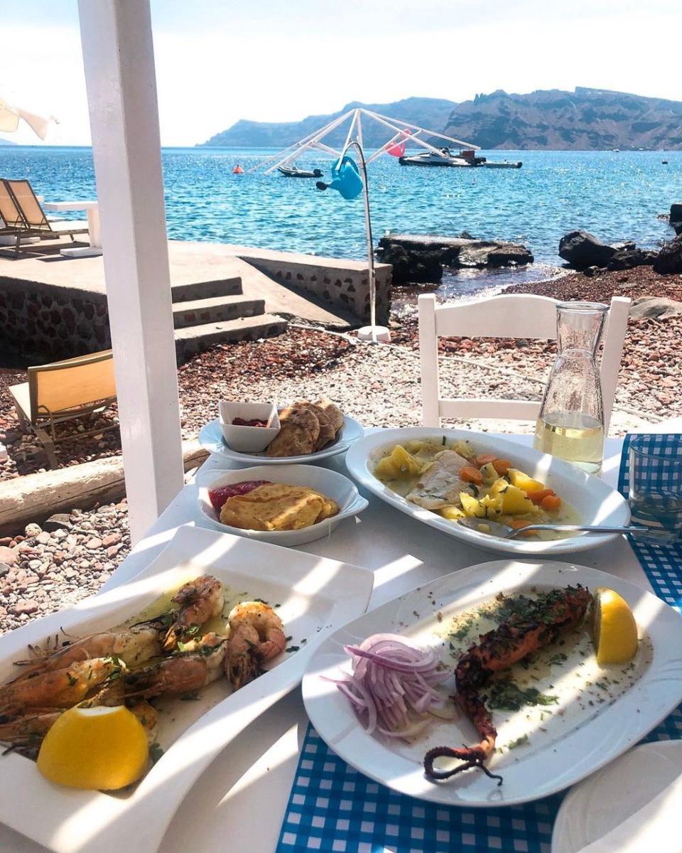 potret restoran di Desa Oia (instagram.com/eatinguplondon)