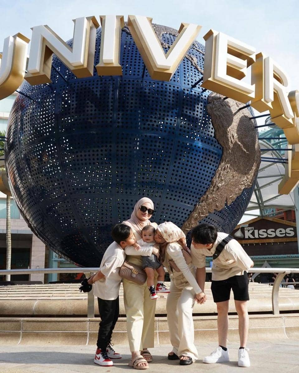 Nathalie Holscher liburan di Singapura. (instagram.com/nathalieholscher)