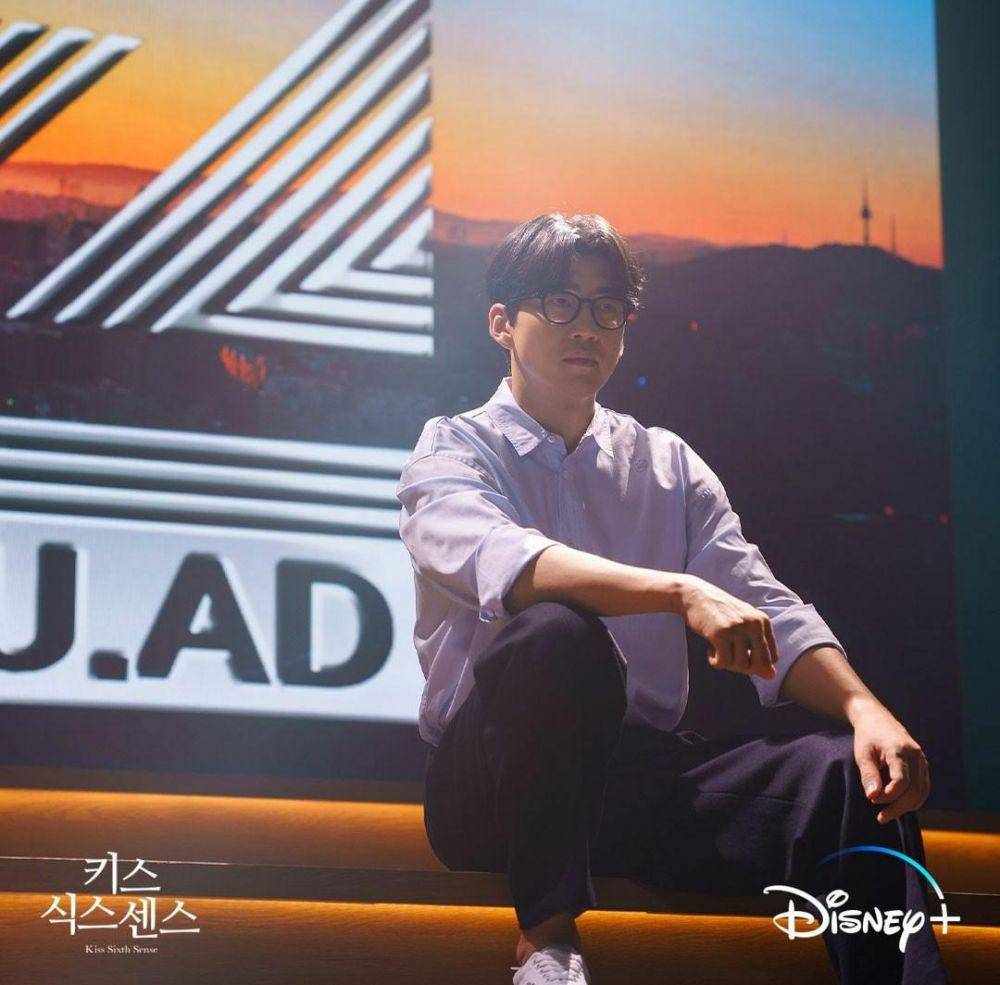 Yoon Kye Sang di drama Kiss Sixth Sense (instagram.com/disneypluskr)