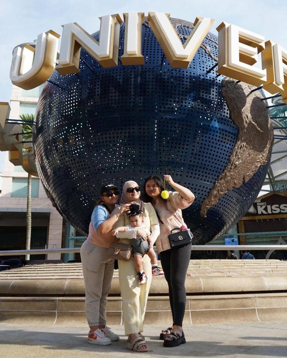 Nathalie Holscher liburan di Singapura. (instagram.com/nathalieholscher)