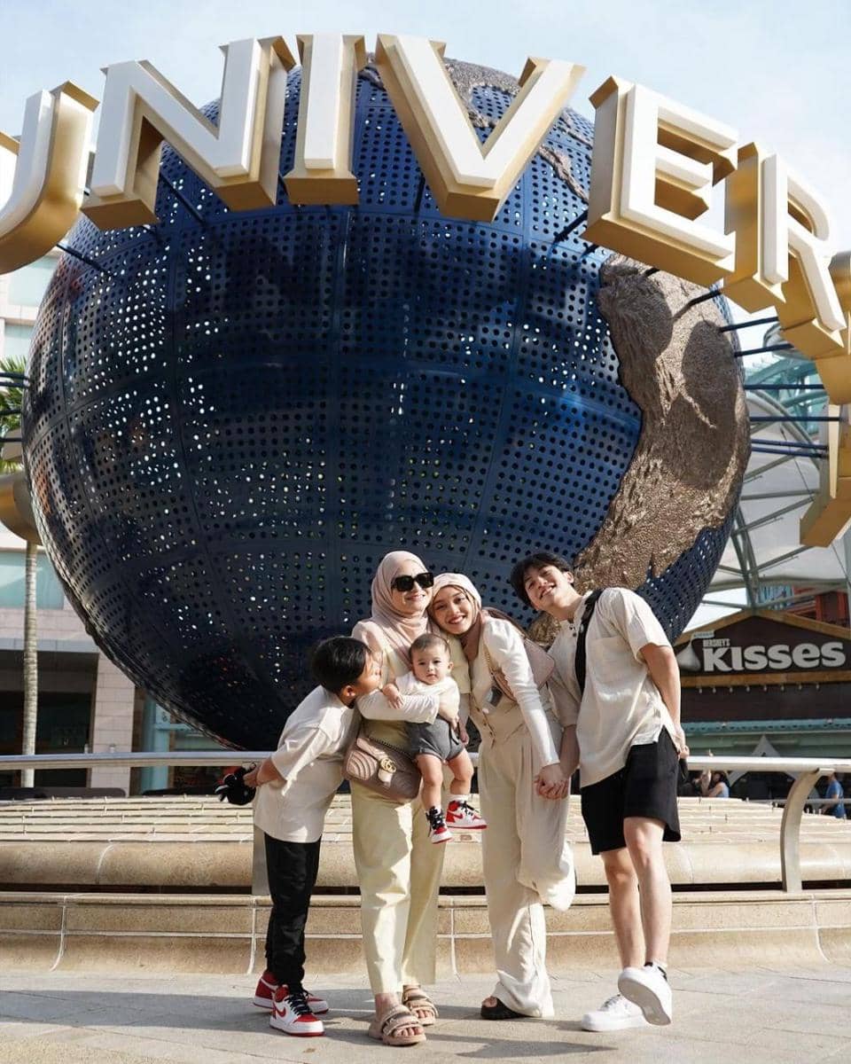 Nathalie Holscher liburan di Singapura. (instagram.com/nathalieholscher)