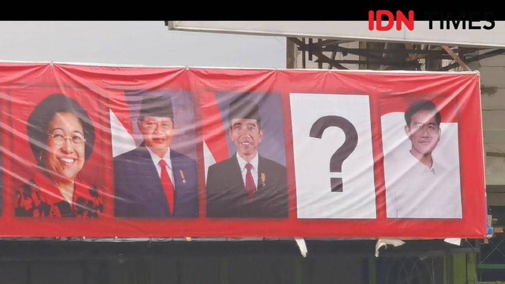 Spanduk viral yang dukungan Gibran Rakabuming jadi Presiden ke 9 di Solo. (IDN Times/Larasati Rey)
